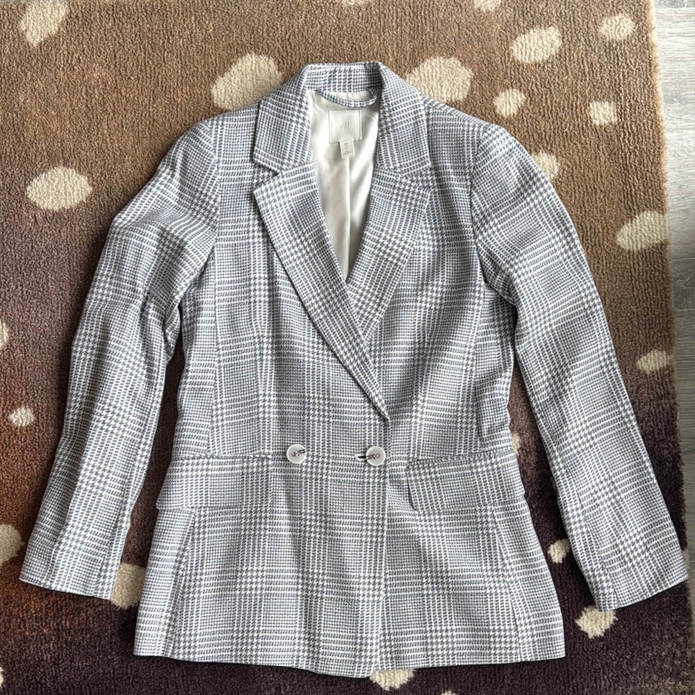 blue & white checkered blazer